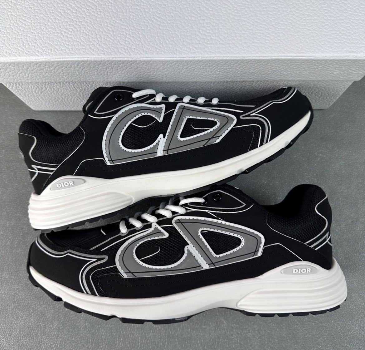 B30s White and Black