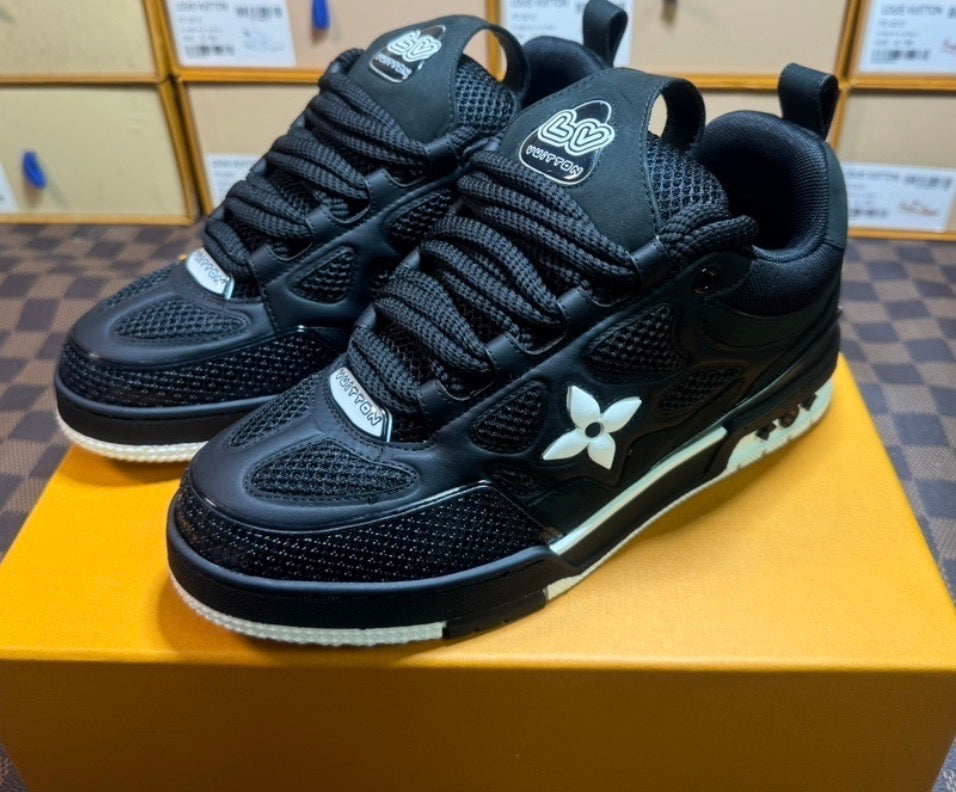 Skates White Outline